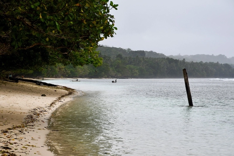 Community members hunting for food in Kono, Papua New Guina
