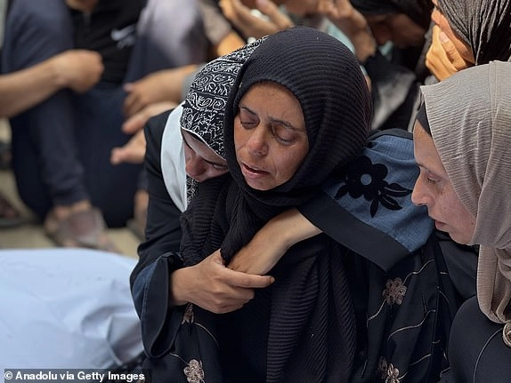KHAN YUNIS, GAZA - JUNE 17: Relatives of Palestinians who lost their lives after Israeli army strikes targeted several locations, including tents for displaced people, mourn for them after they are being brought to the Nasser Hospital for their funeral process in Khan Yunis, Gaza on June 17, 2025. (Photo by Abdallah F.s. Alattar/Anadolu via Getty Images)