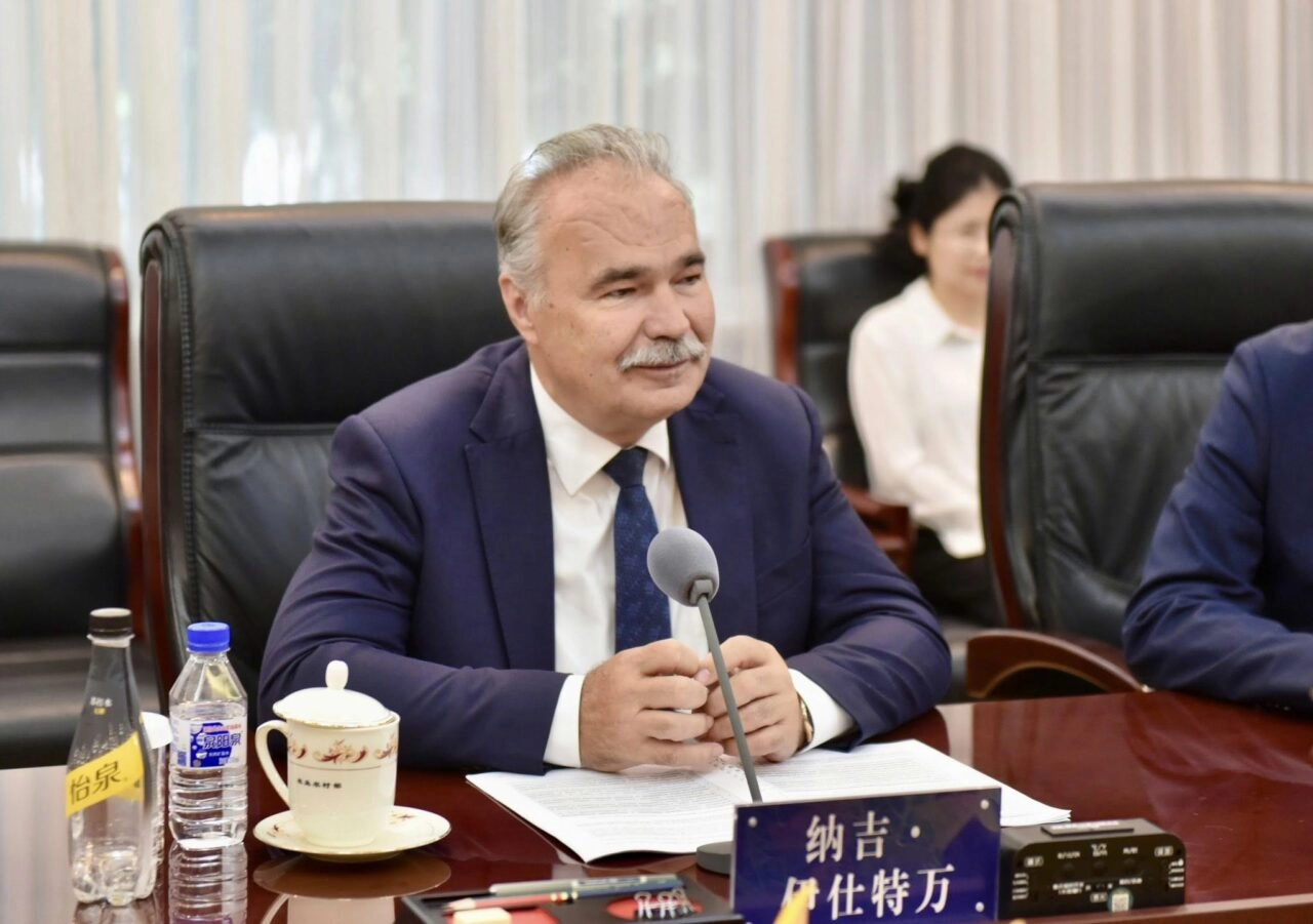 Hungarian agriculture minister meets with Chinese counterpart in China. Photo: Facebook