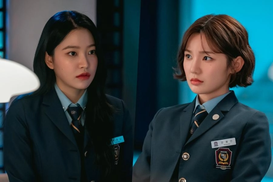 Lee Eun Saem And Kim Ye Rim (Yeri) Exchange Cold Stares In 'BITCH X RICH 2'