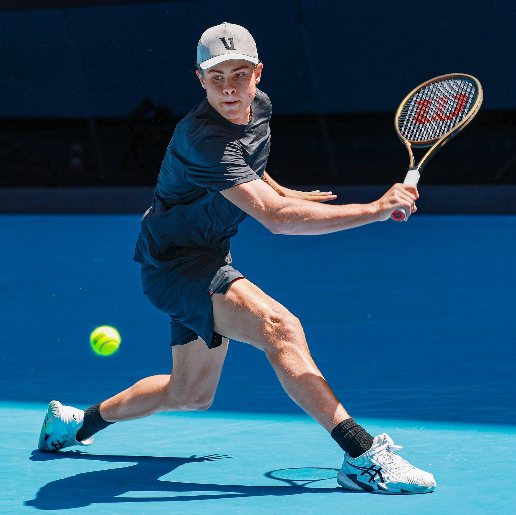 melbourne, australia january 25: benjamin willwerth of the united states plays a backhand against henry bernet of switzerland in their junior boys' singles final during day 14 of the 2025 australian open at melbourne park on january 25, 2025 in melbourne, australia. (photo by darrian traynor/getty images)
