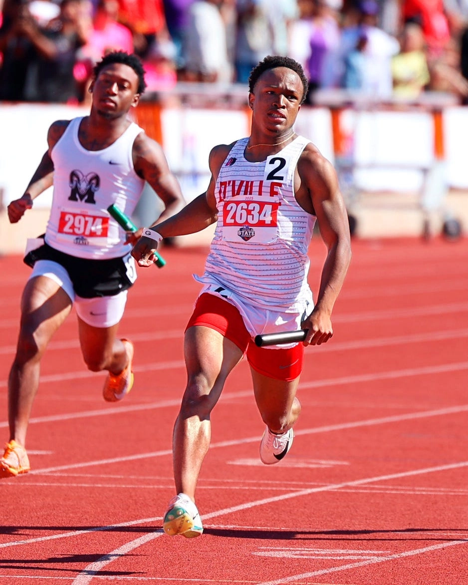 brayden williams (center), sprinter, duncanville high school, duncanville, texas.