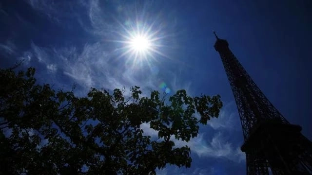 In France, the national weather service issued its highest alert for Paris and 15 surrounding departments, forecasting temperatures as high as 41�C. (Image: AP)