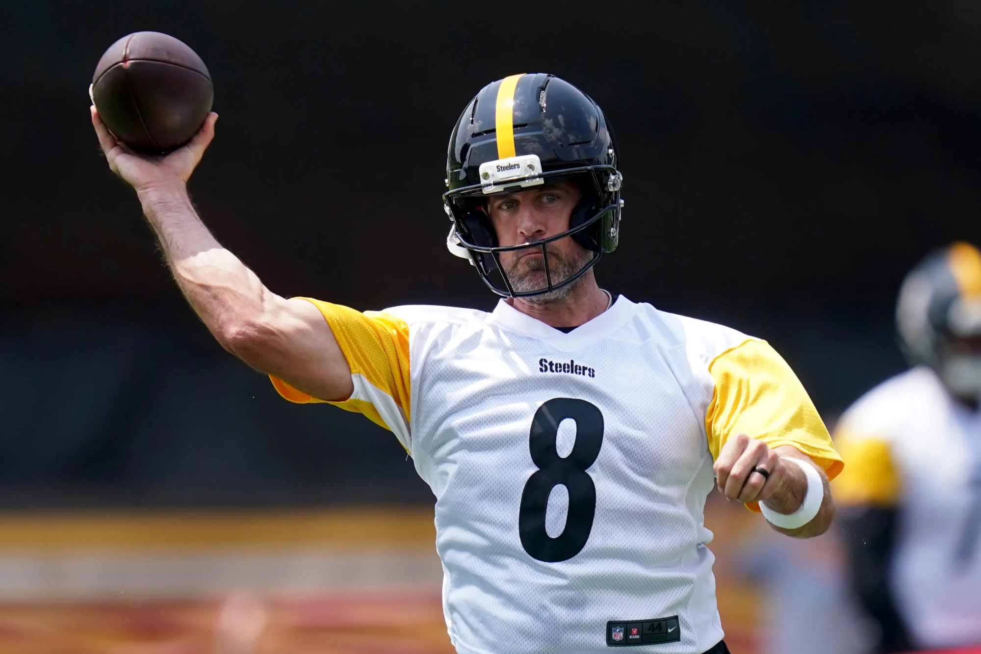Pittsburgh Steelers quarterback Aaron Rodgers (8) throws during practice at NFL football minicamp, Thursday, June 12, 2025, in Pittsburgh.