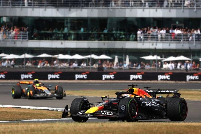 Lando Norris, McLaren, Oscar Piastri, McLaren, Max Verstappen, Red Bull Racing