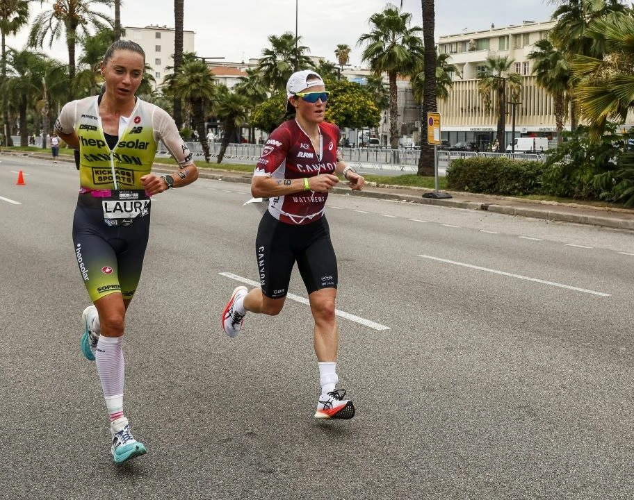 Laura Philipp and Kat Matthews on the run at the 2024 IRONMAN World Championship