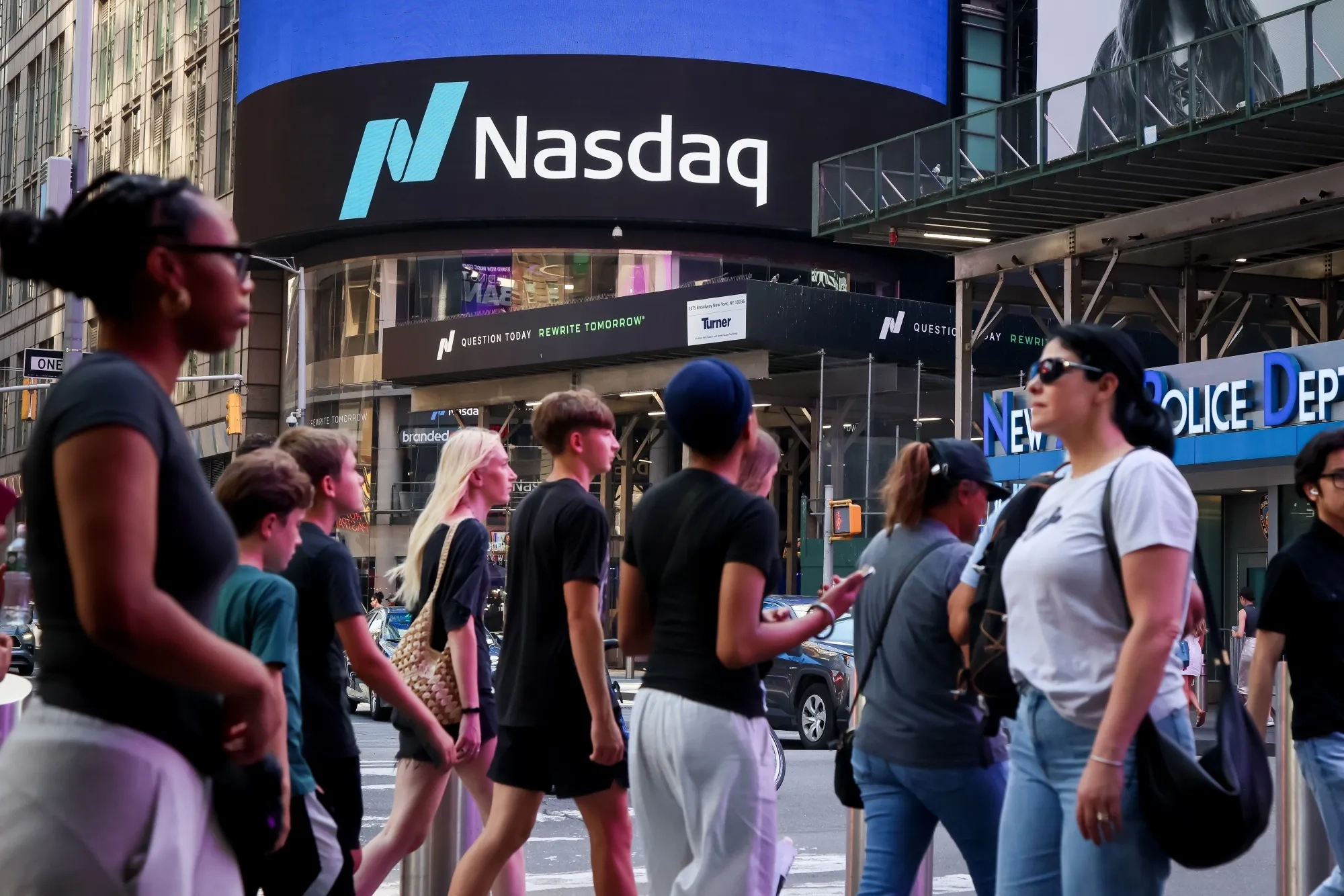 Big Tech Powers Stocks Higher As Traders Look Past Tariff Chaos