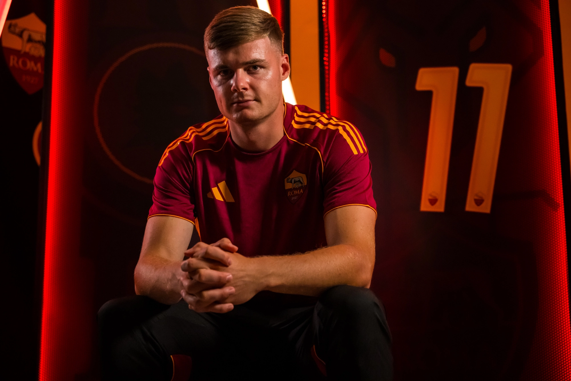 Evan Ferguson in AS Roma jersey.