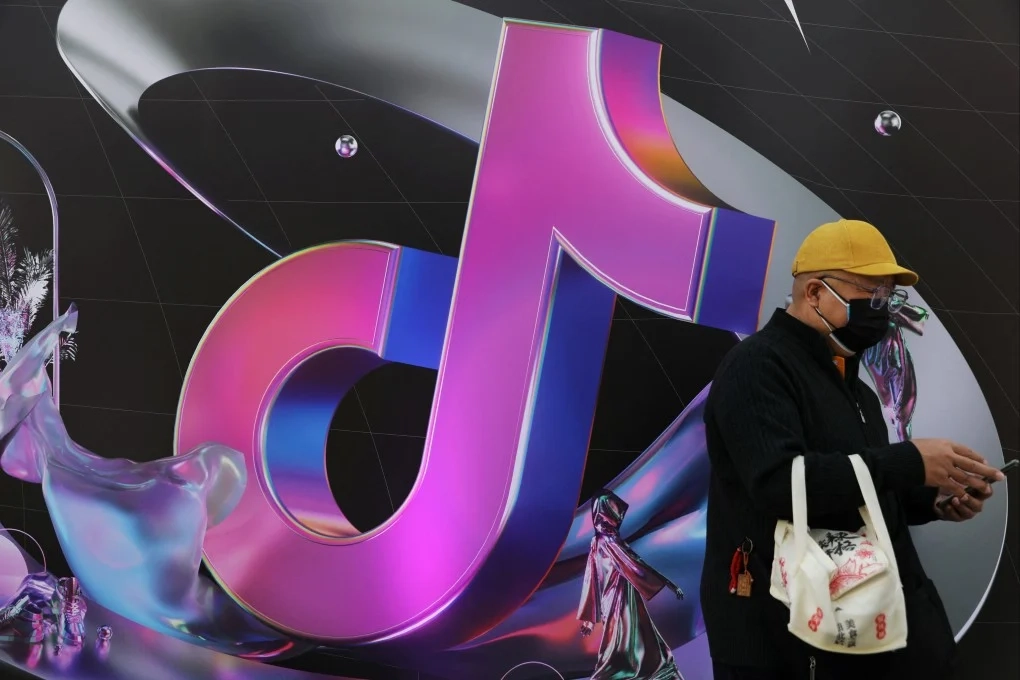 TikToks Chinese counterpart is reportedly merging its online supermarket and instant delivery service. Photo: Reuters