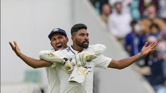 India's Mohammed Siraj and Dhruv Jurel celebrate following the team's victory in the fifth Test match against England, at The Oval. (PTI)