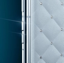 Motorola Razr 2025 in Pantone Ice Melt