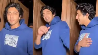 Ahaan Panday clicks selfies with paparazzi: WATCH