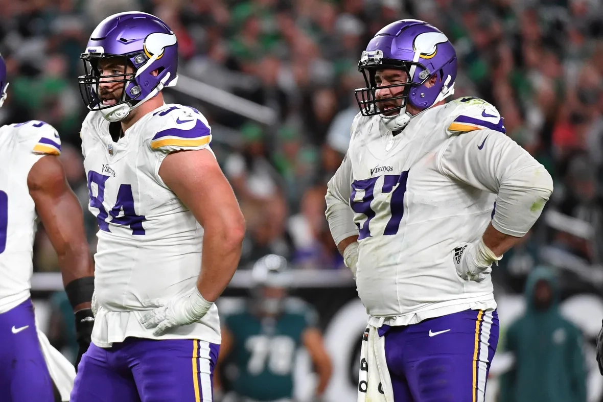 Vikings defensive linemen Dean Lowry and Harrison Phillips in action against the Eagles at Lincoln Financial Field on Sept. 14, 2023.