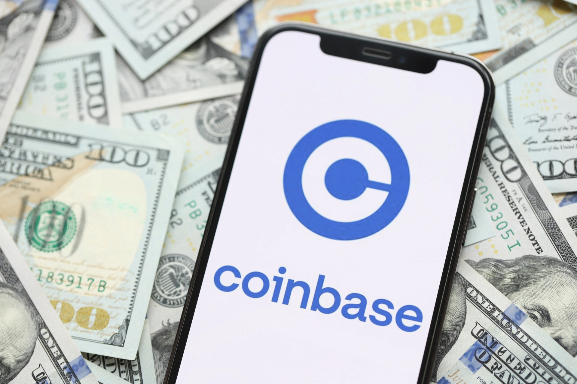 Coinbase Posts US $1.45 Billion in Revenue as Crypto.com Outshines in Trading Volume