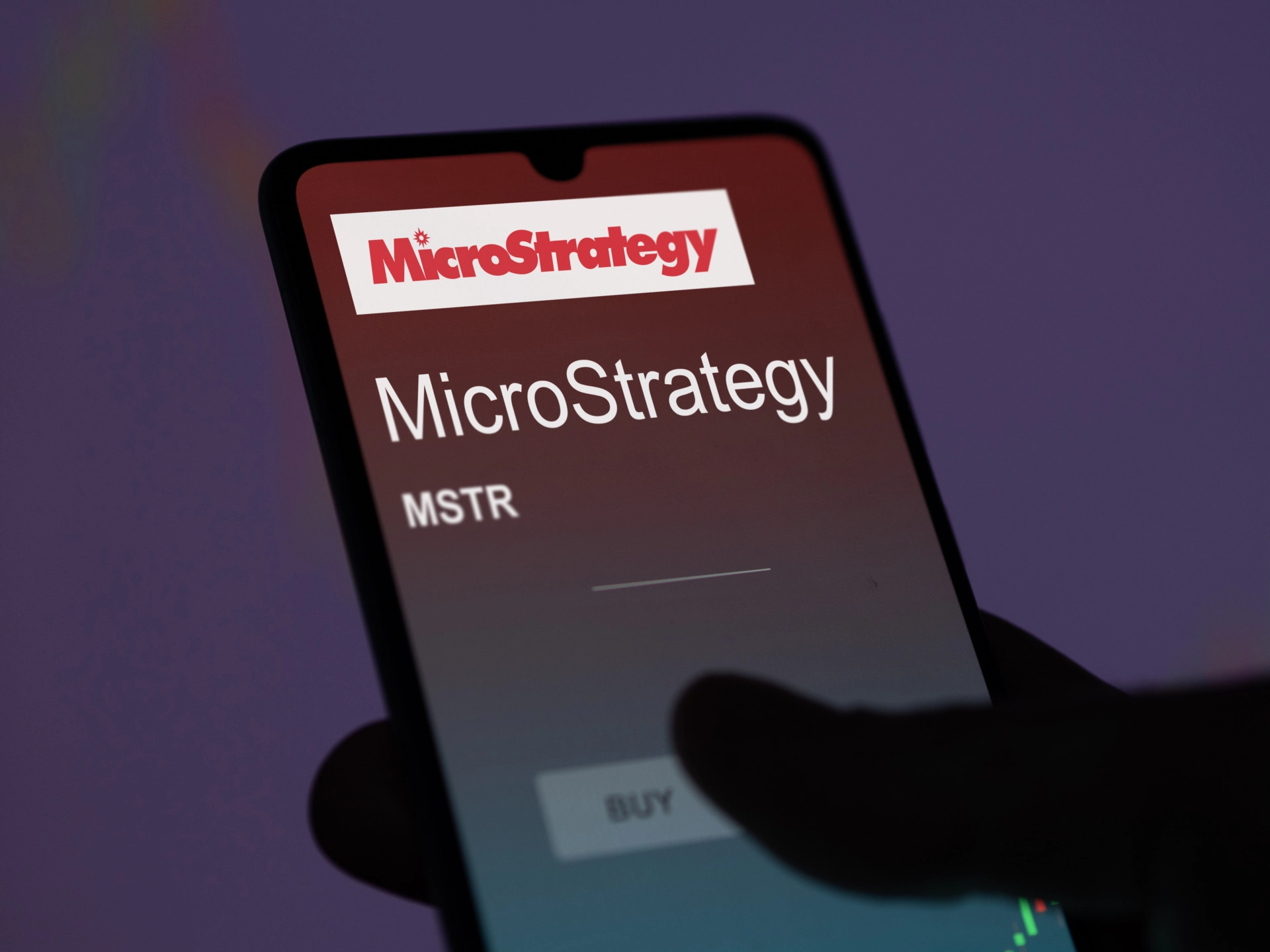 MicroStrategy’s Bold Bitcoin Bet Divides Market: Confidence Soars While MSTR Drops