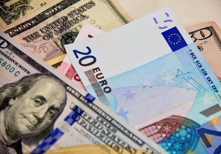 EUR/USD finds resistance around 1.0500 after rebounding from two-year lows