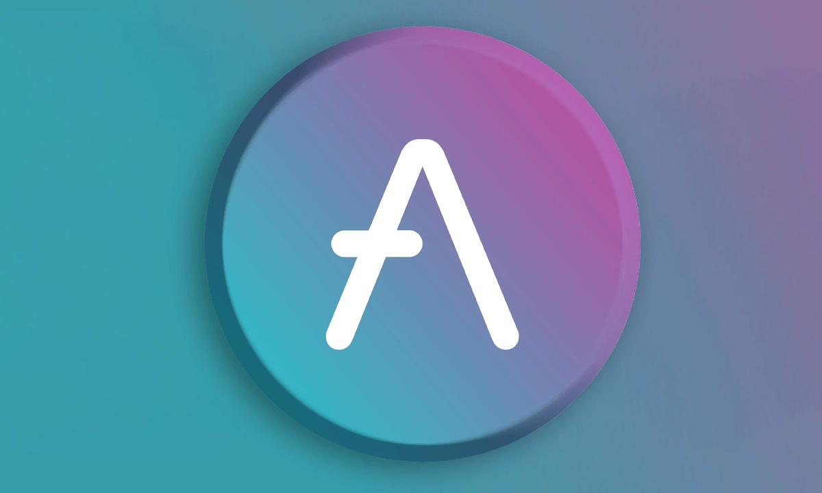 Defi Doesn’t Sleep—Mystery Whale Dumps 125,000 ETH Into Aave on Christmas Day