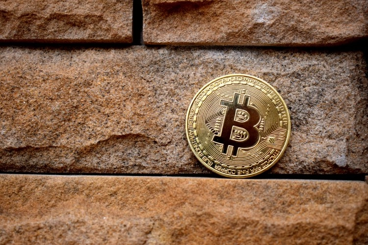 Bitcoin Bullish Signals: Rising Dominance, LTH Confidence, and Exchange Withdrawals