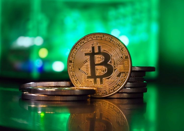 Ripple's Chris Larsen Bridges Divide with Bitcoin at 2025 Conference