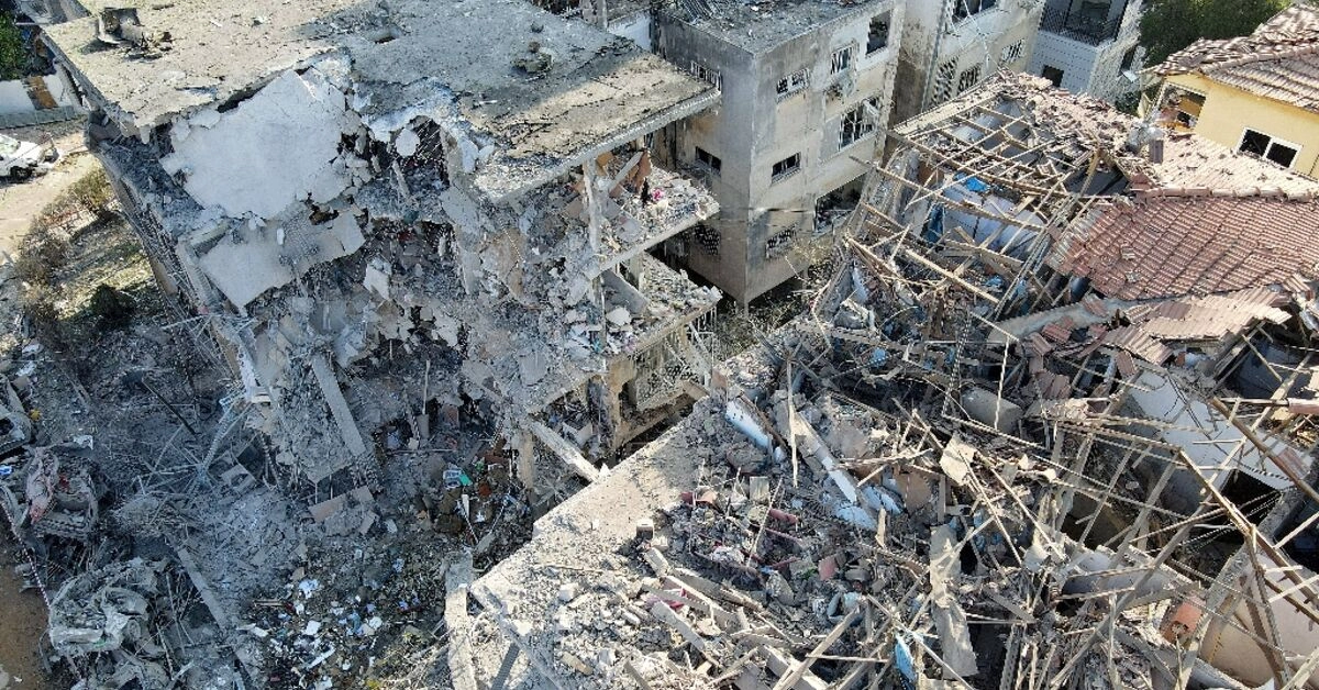 Israeli Survivor Emerges from Bomb Shelter to Find Apartment Destroyed
