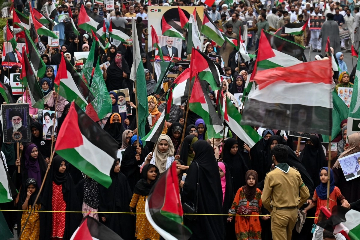 Iran Refuses Negotiations Amid Israel Attacks: Mediators Qatar and Oman Informed, Talks Stall