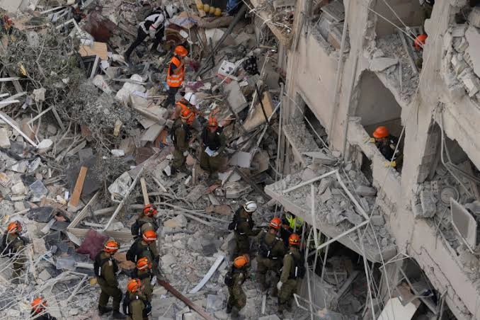 Israel-Iran Conflict Escalates: Deadly Strikes and Nuclear Tensions