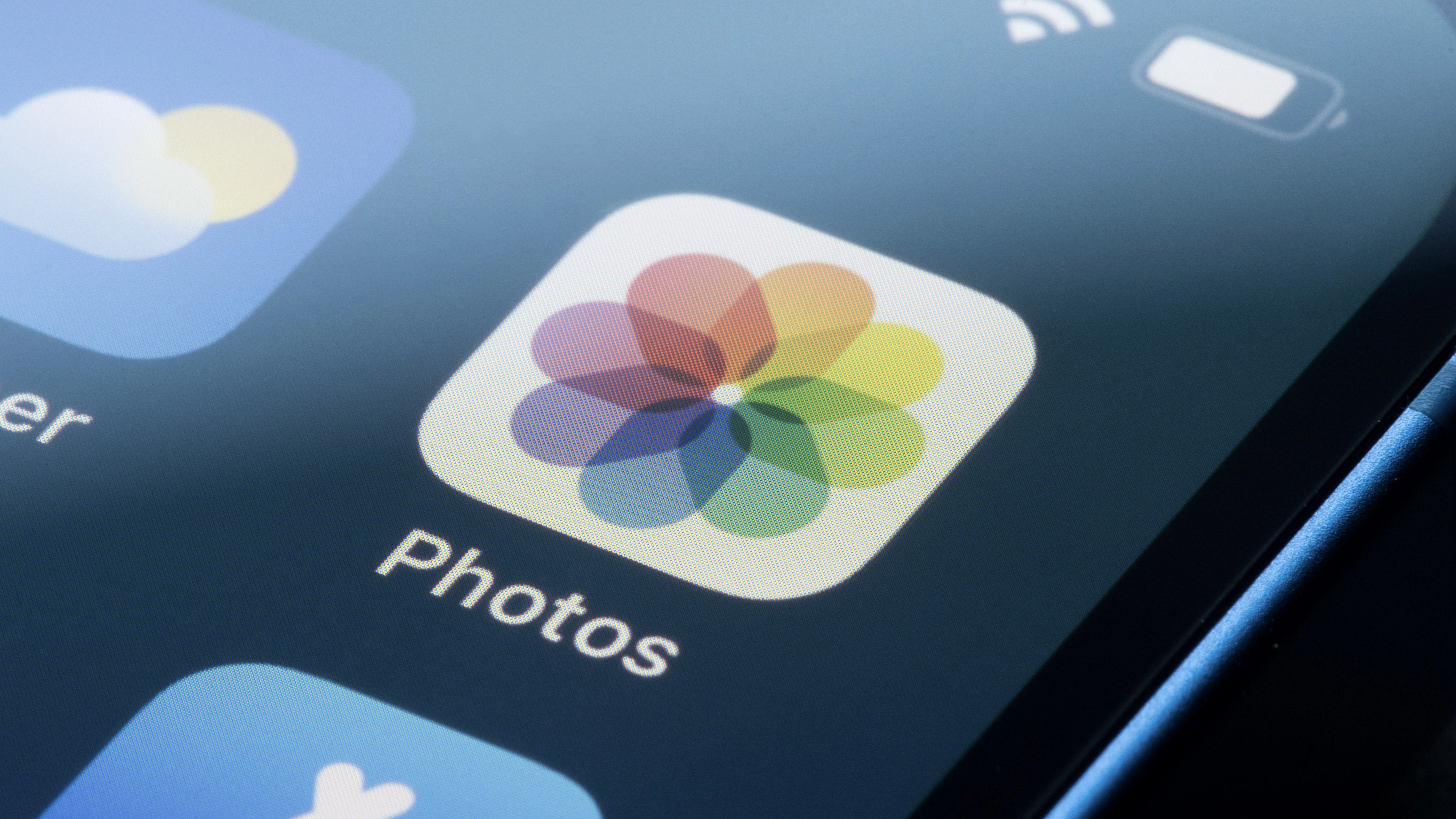 Apple Devices: Hidden Gesture for Quick Photo and Video Sharing