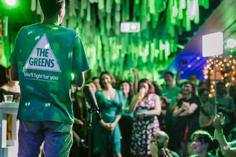 Labor Housing Minister's Push to Cut Red Tape Risks Boosting Developer Profits, Warns Greens Senator