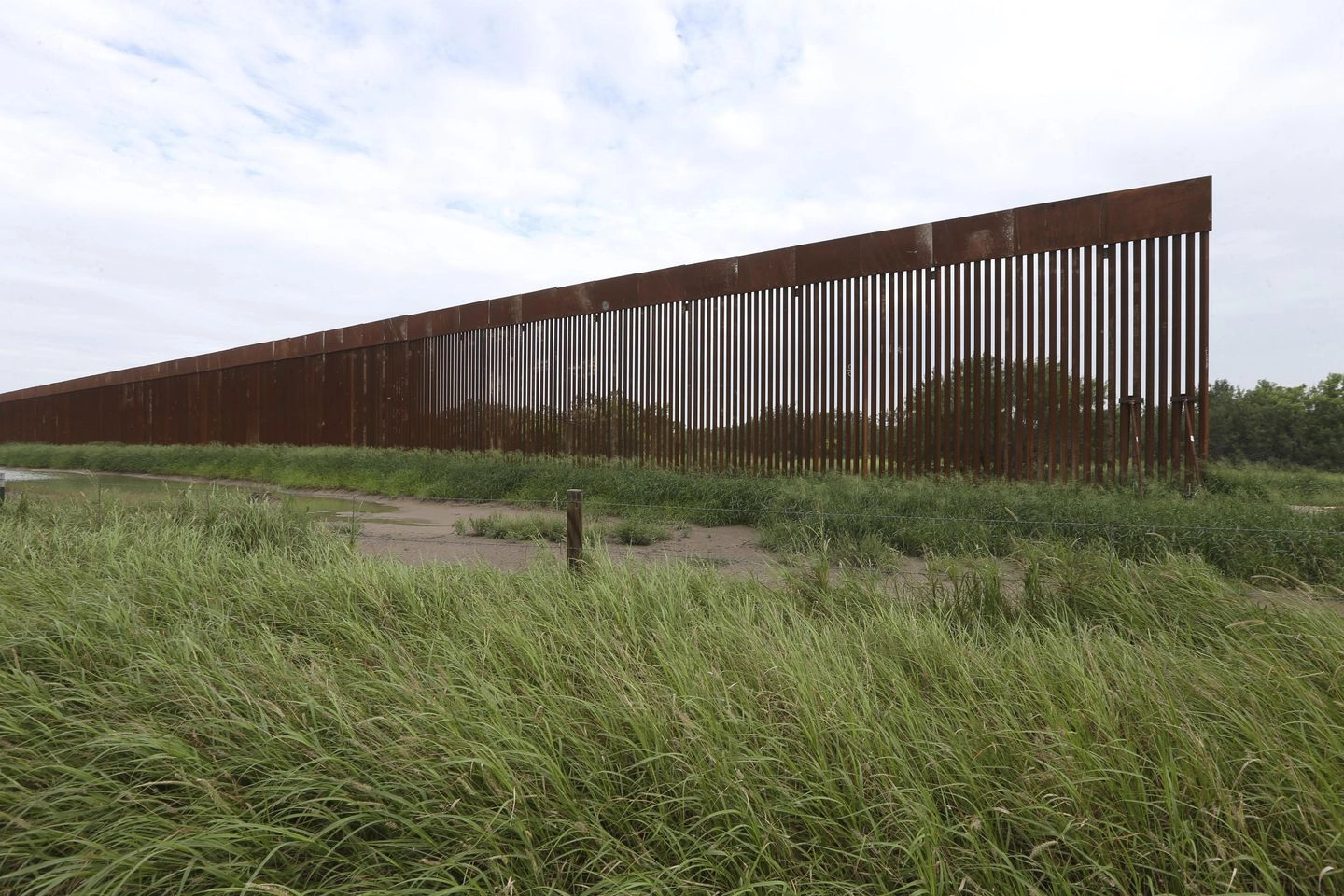 Texas Halts Funding for Border Wall Construction Amid Changing Immigration Landscape
