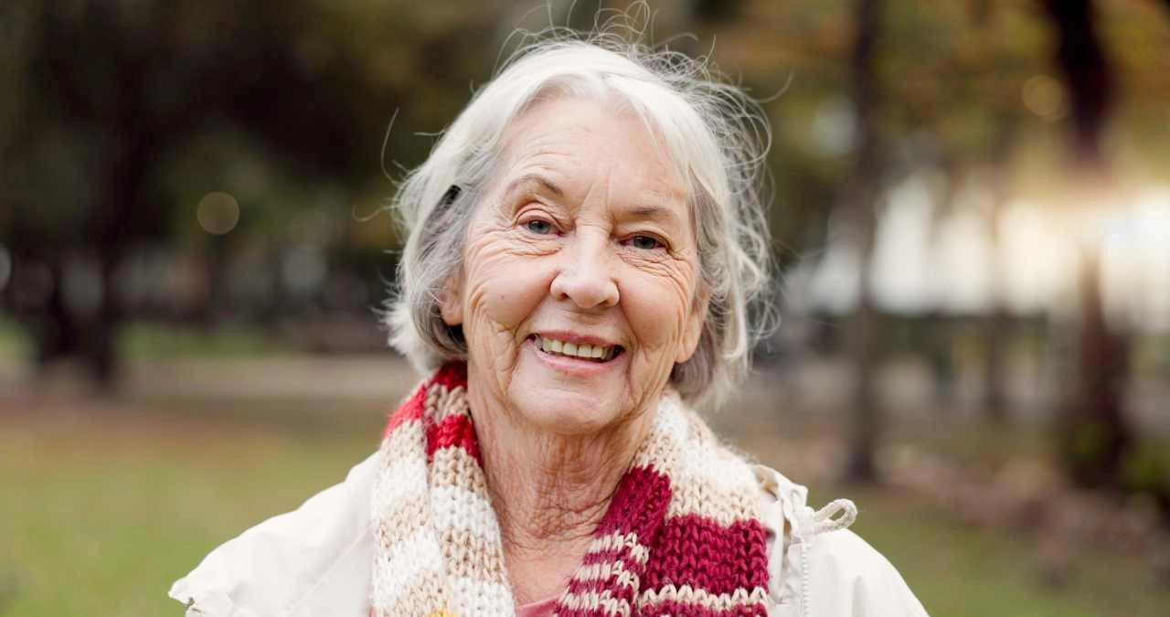 Retired Woman's Financial Dilemma: Pay Off Reverse Mortgage or Keep Investments for Daughter's Inheritance?