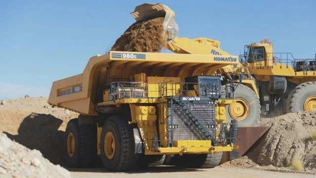Komatsu Signs $440 Million Deal with Barrick for Ultra-Class Haul Trucks in the Middle East