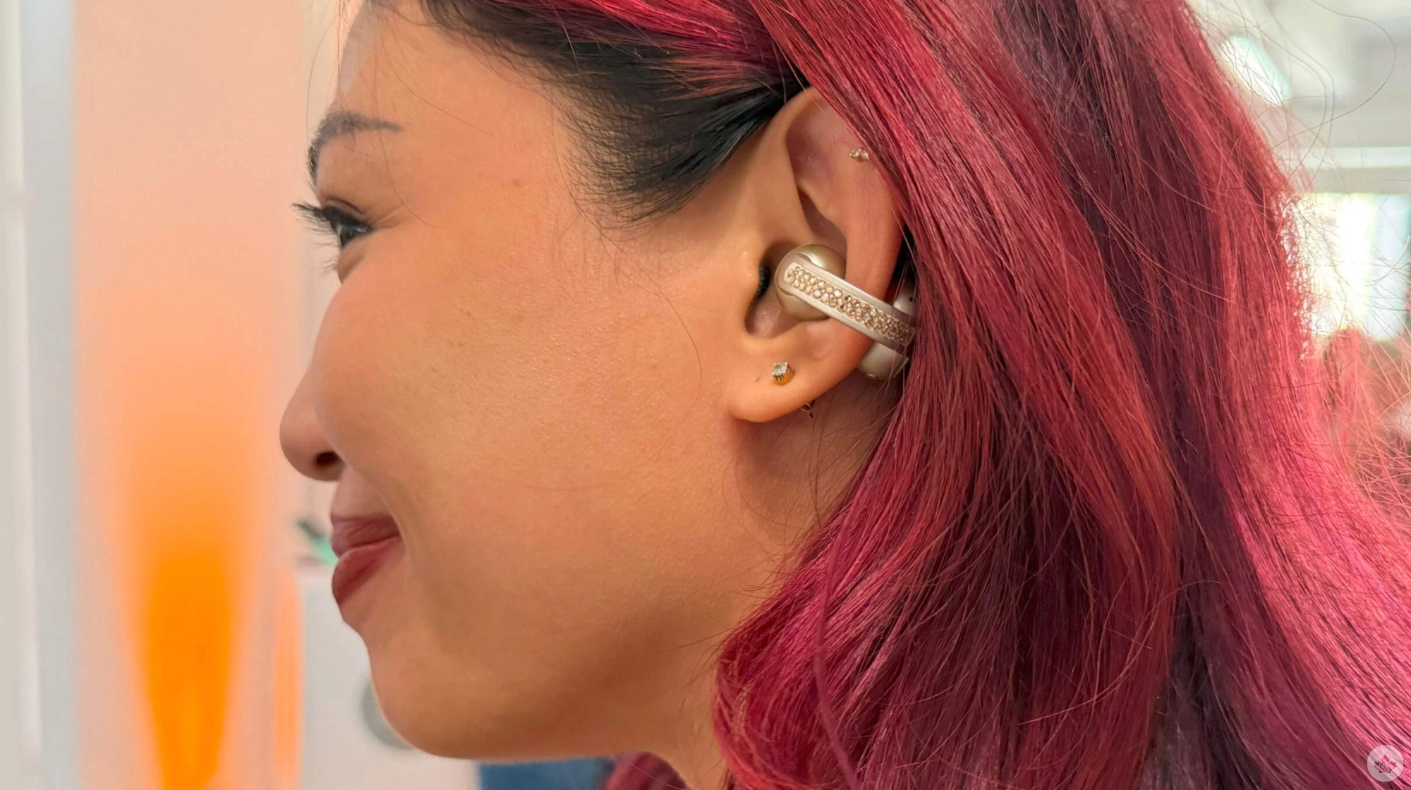 Moto Buds Loop: Canadian Release with Bose Sound & Swarovski Crystals