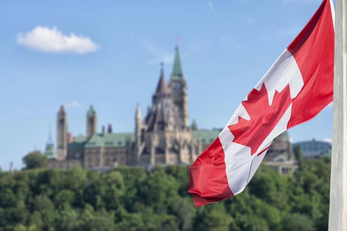 10 Intriguing Canadian Laws: From Scaring the Queen to Snowman Heights