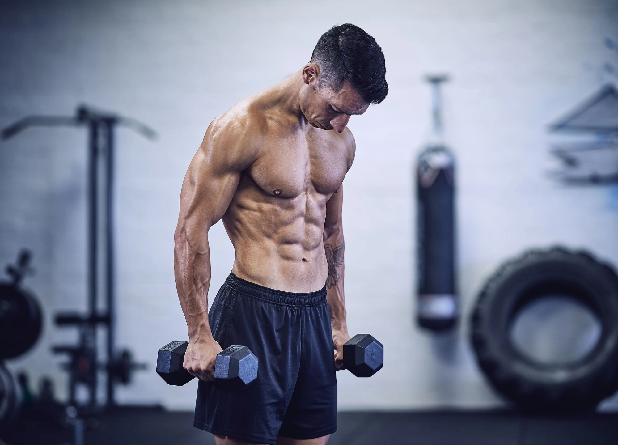 Optimize Your Strength Training: Sets and Reps Guide for Maximum Gains