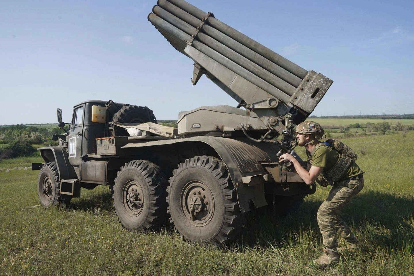 Pentagon Freezes U.S. Weapons Shipments to Ukraine for Stockpile Review