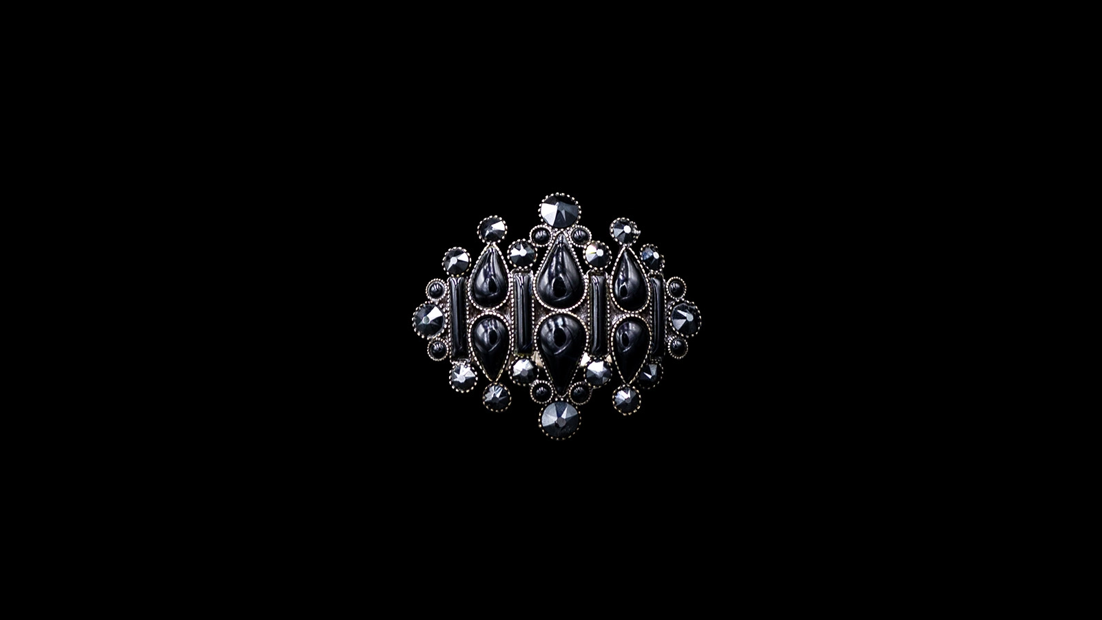 Unveiling the Beauty and Power of Black Gemstones: A Guide to Black Diamonds, Onyx, Pearls, and More