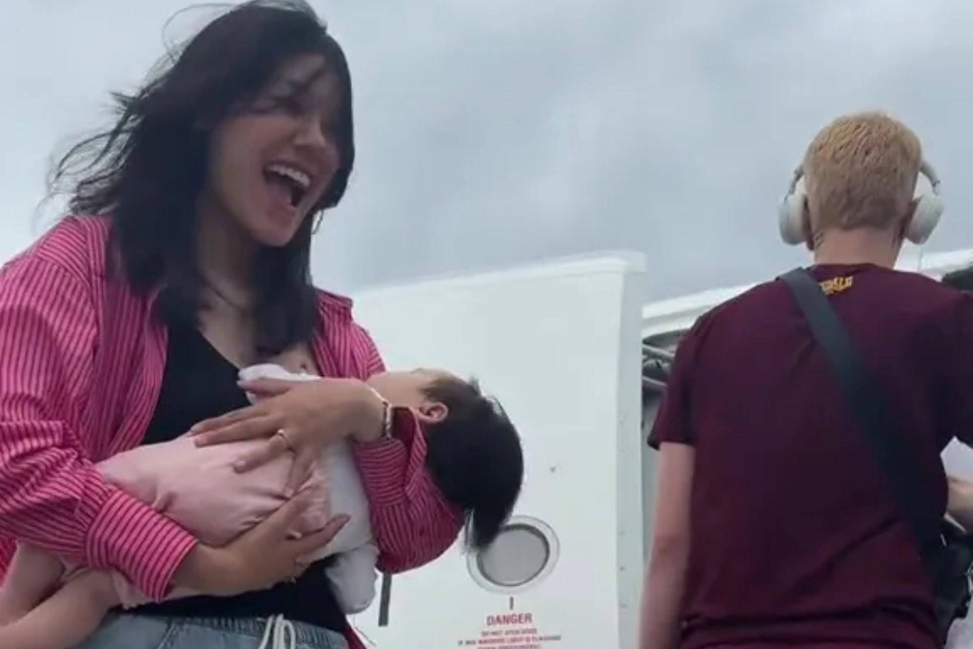 Genius Parenting Hack: How Lettuce Kept a Baby Happy During a First Flight