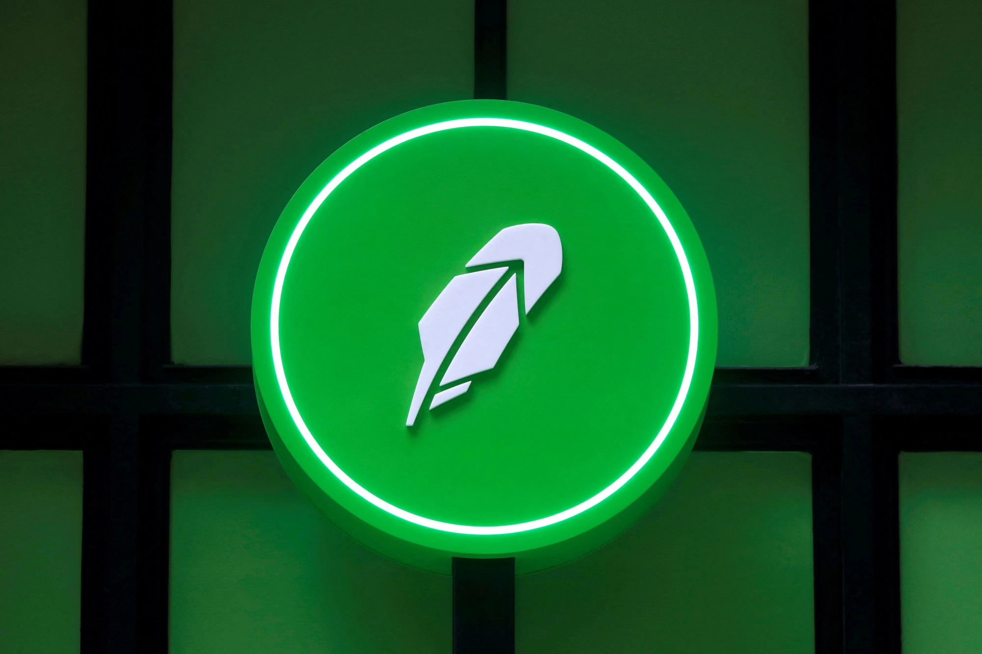 Robinhood Stock Hits All-Time High Amid Crypto Surge & Regulatory Challenges