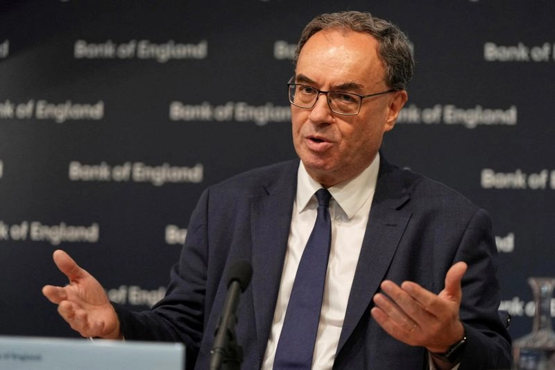 Bank of England Chief Urges IMF Action on Global Imbalances