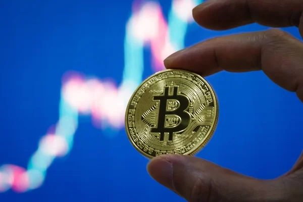 Major Milestone: Crypto Market Surpasses $4 Trillion Market Cap Amid Altcoin Rally and Regulatory Momentum