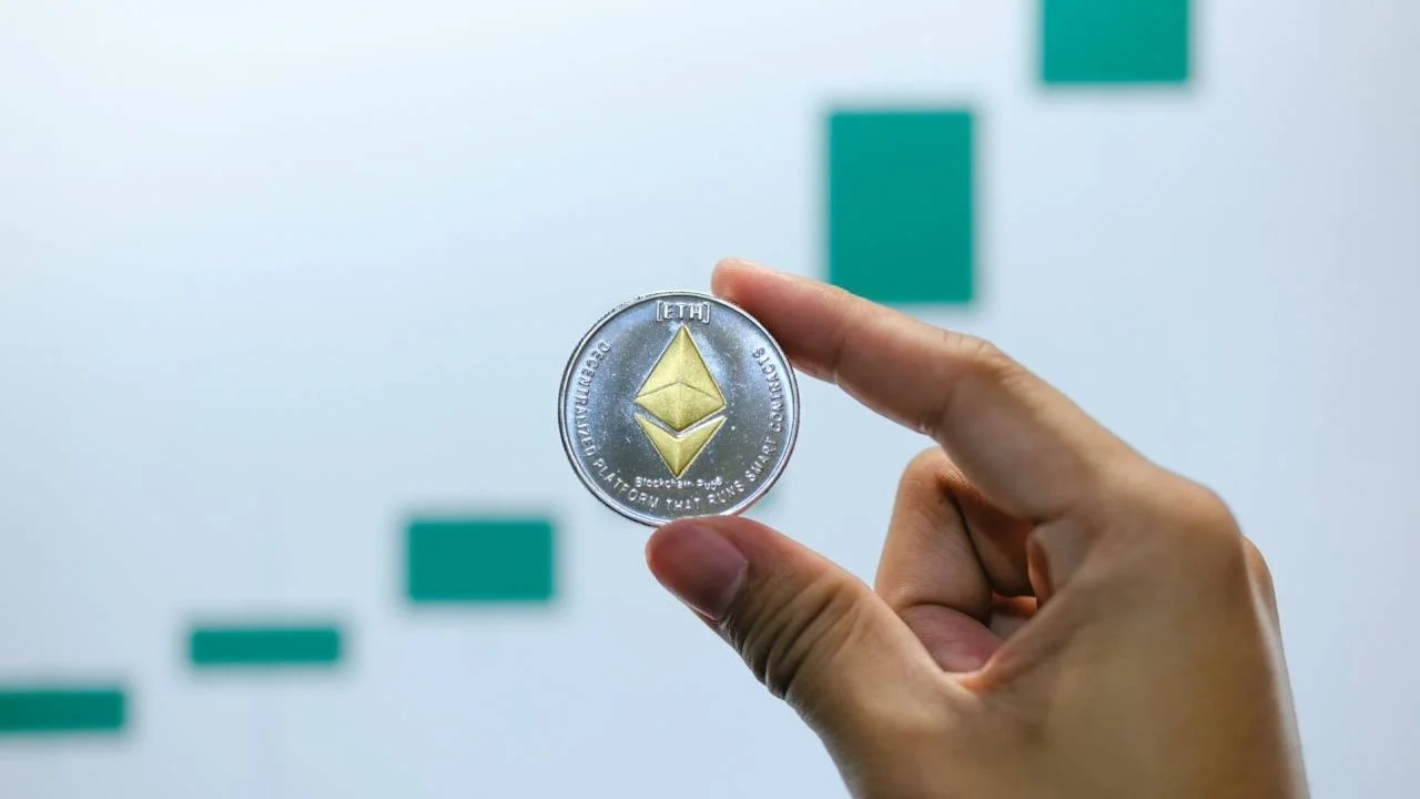 XLM Surges Past XRP: Momentum Fueled by Ecosystem Growth?