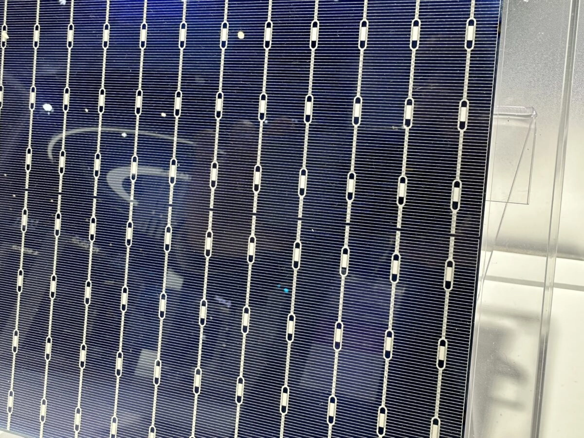 Optimizing Parameters for Ideal Recyclable Solar Cells: Conflicting Criteria Unveiled