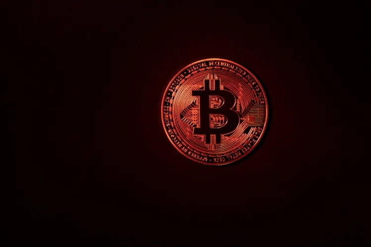 Bitcoin Price Analysis: Potential Crash to $113,000 Looms as Bearish Momentum Grows