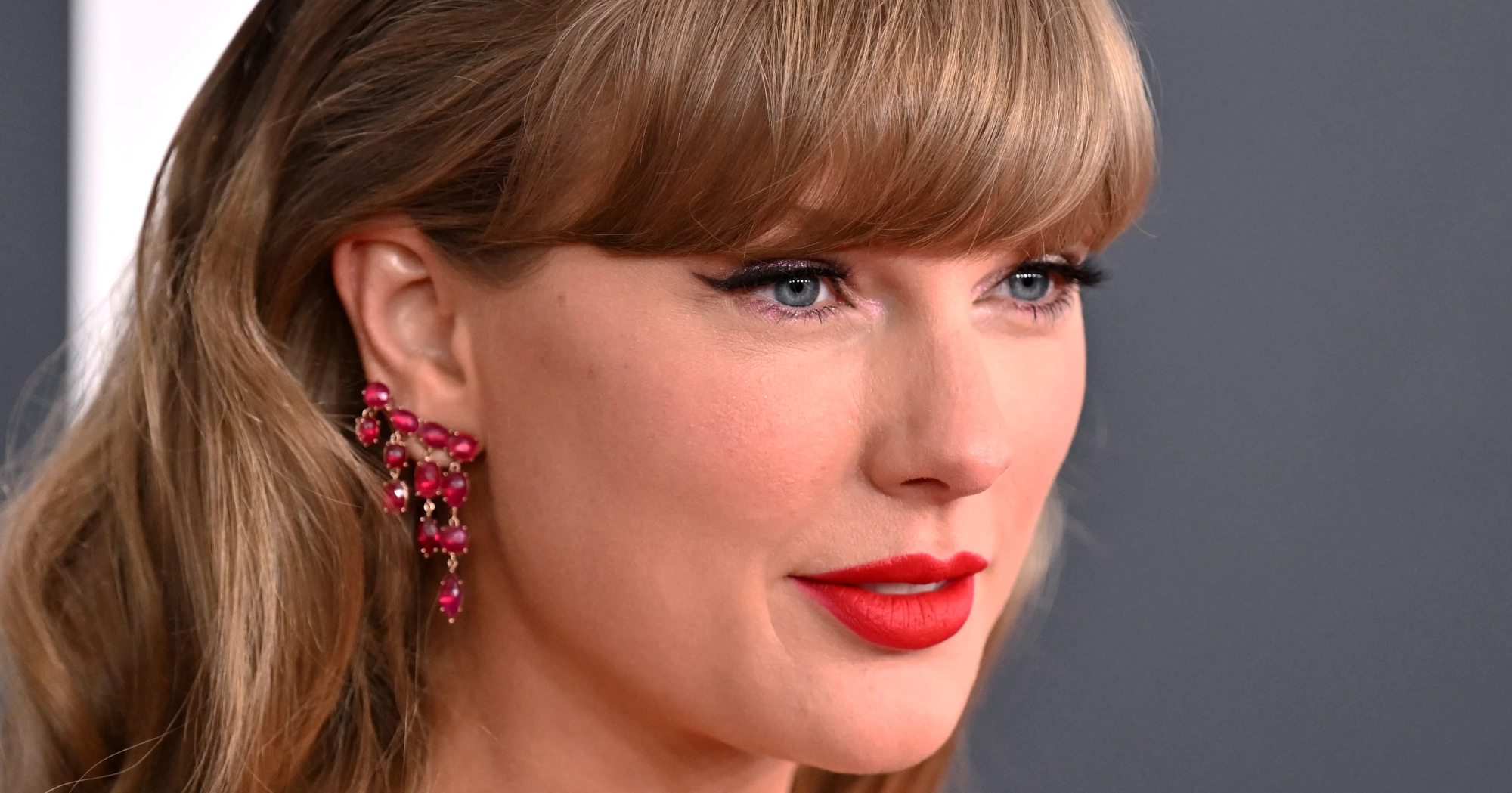 Taylor Swift's Favorite Red Lipsticks Revealed: Get the Celebrity Look!