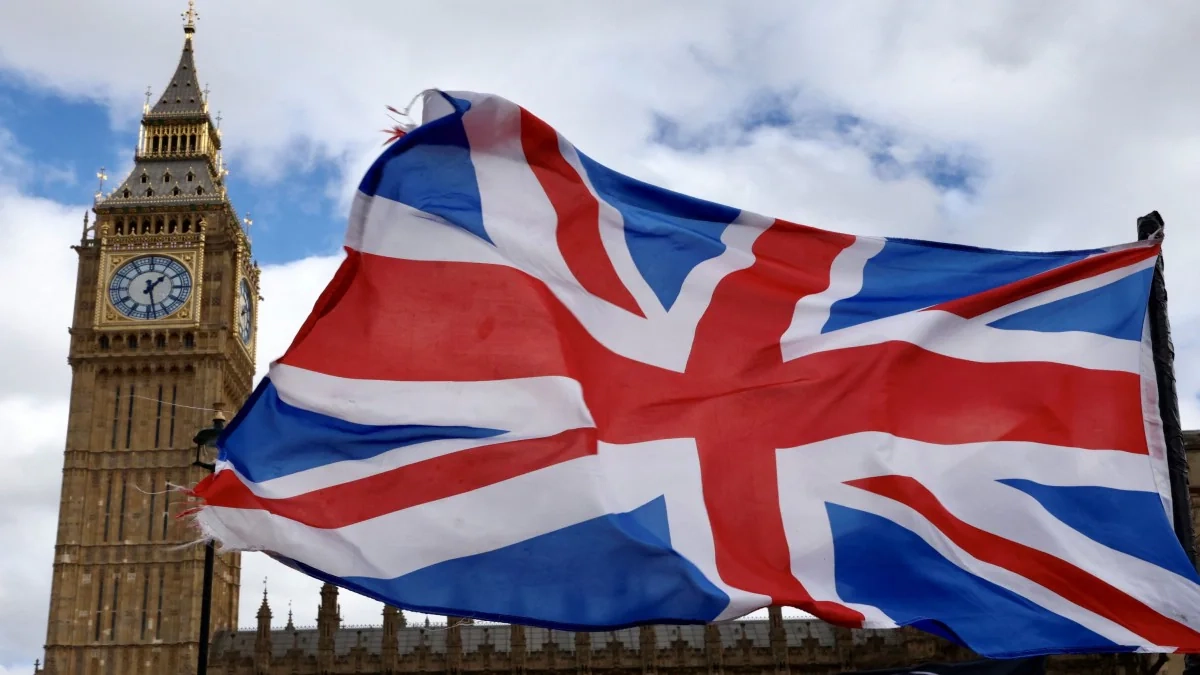 UK Consumer Confidence Plummets: Labour Government Faces Economic Challenge