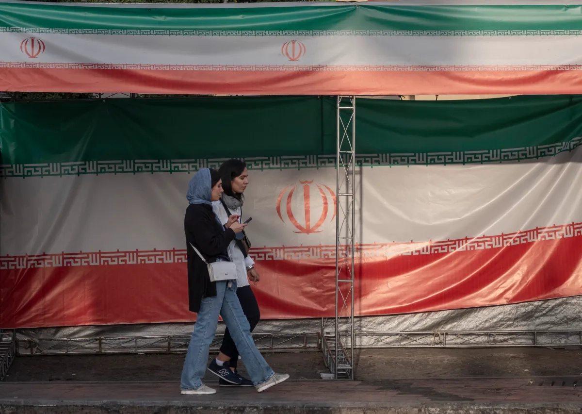 Iranian Civil Society Targeted with Government Spyware: Apple Notifications Spark Concern