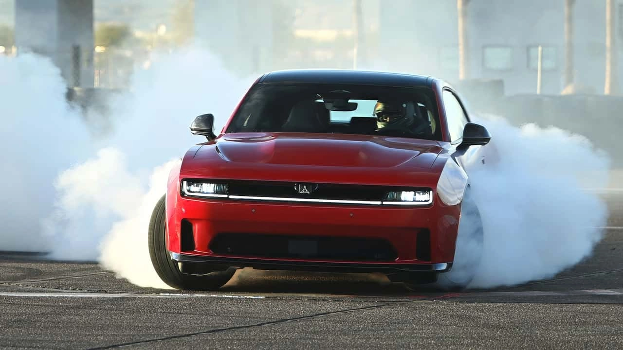 Dodge Charger Sixpack: Unleashing the Power of the Red Coupe!