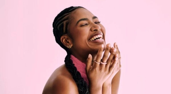 7 Irresistible Gestures African Women Use to Captivate Men