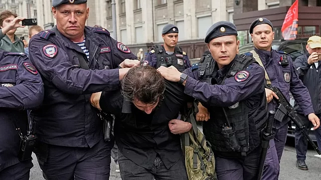 Russian Parliament Approves Bill to Penalize Online Searches for Extremist Content
