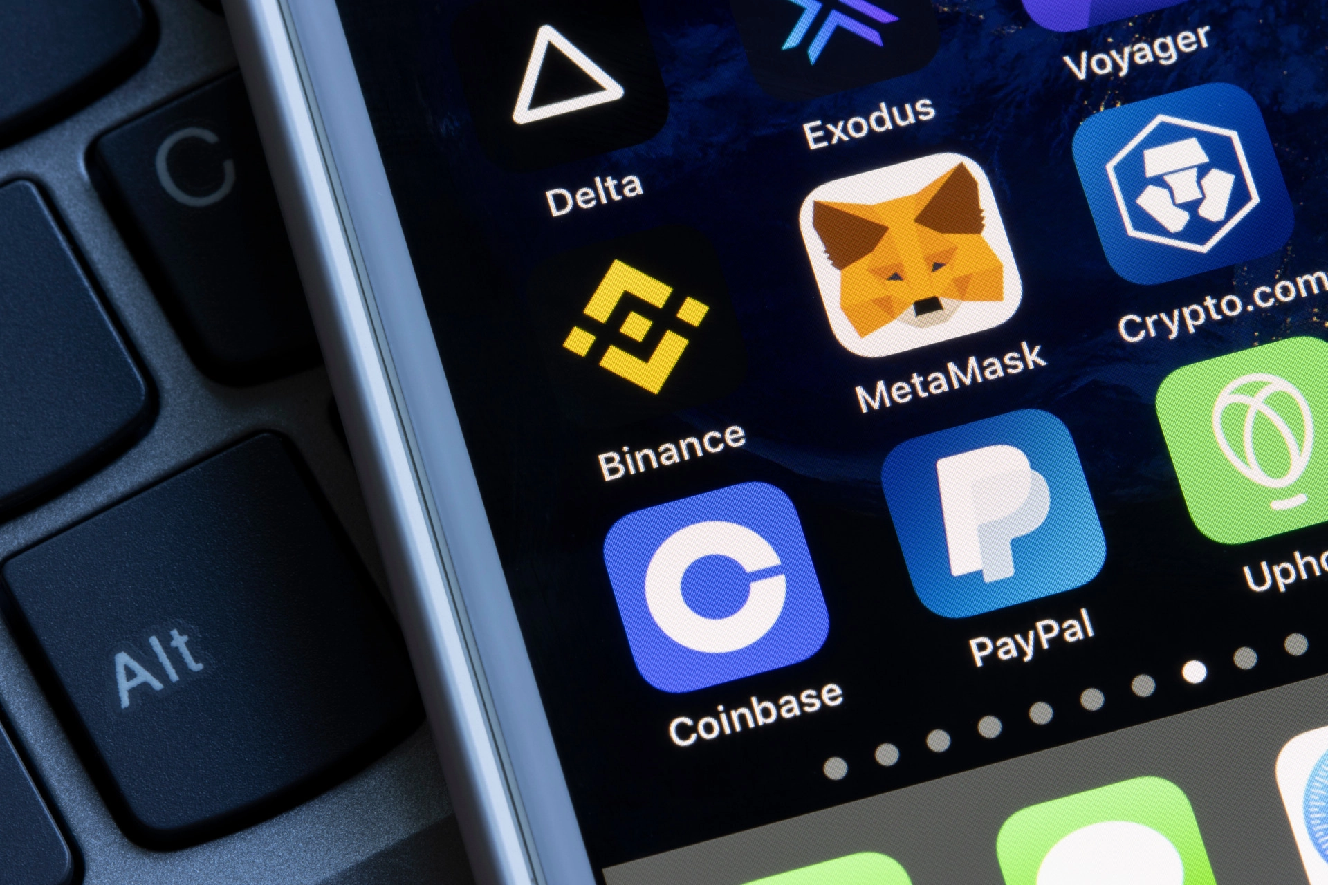 PayPal Enables US Merchants to Accept 100+ Cryptocurrencies with Low Fees